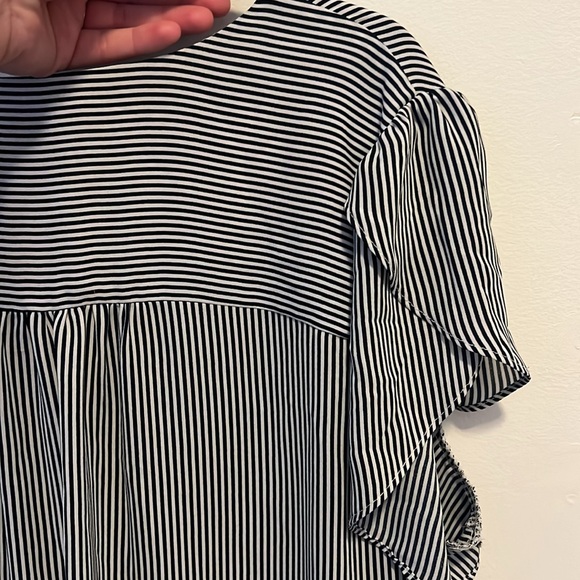 philosophy black and white striped flutter sleeve top - Picture 4 of 4